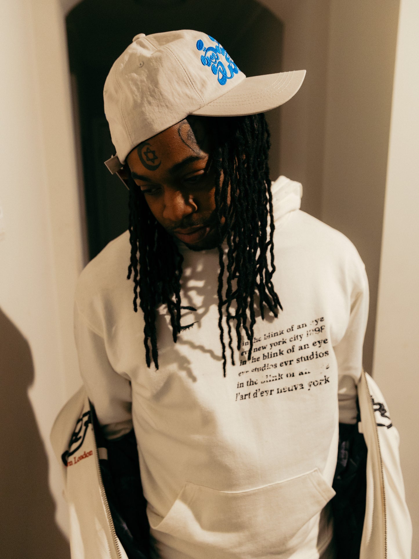 BLINK OF AN EYE HOODIE [OFF WHITE]